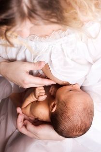 austrailian breastfeeding hold, stradle hold breastfeeding, nursing baby, breastfeeidng positions