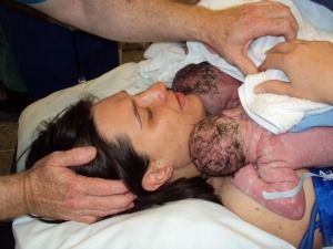 breastfeeding twin babies, breastfeeding twins, tandem feeding