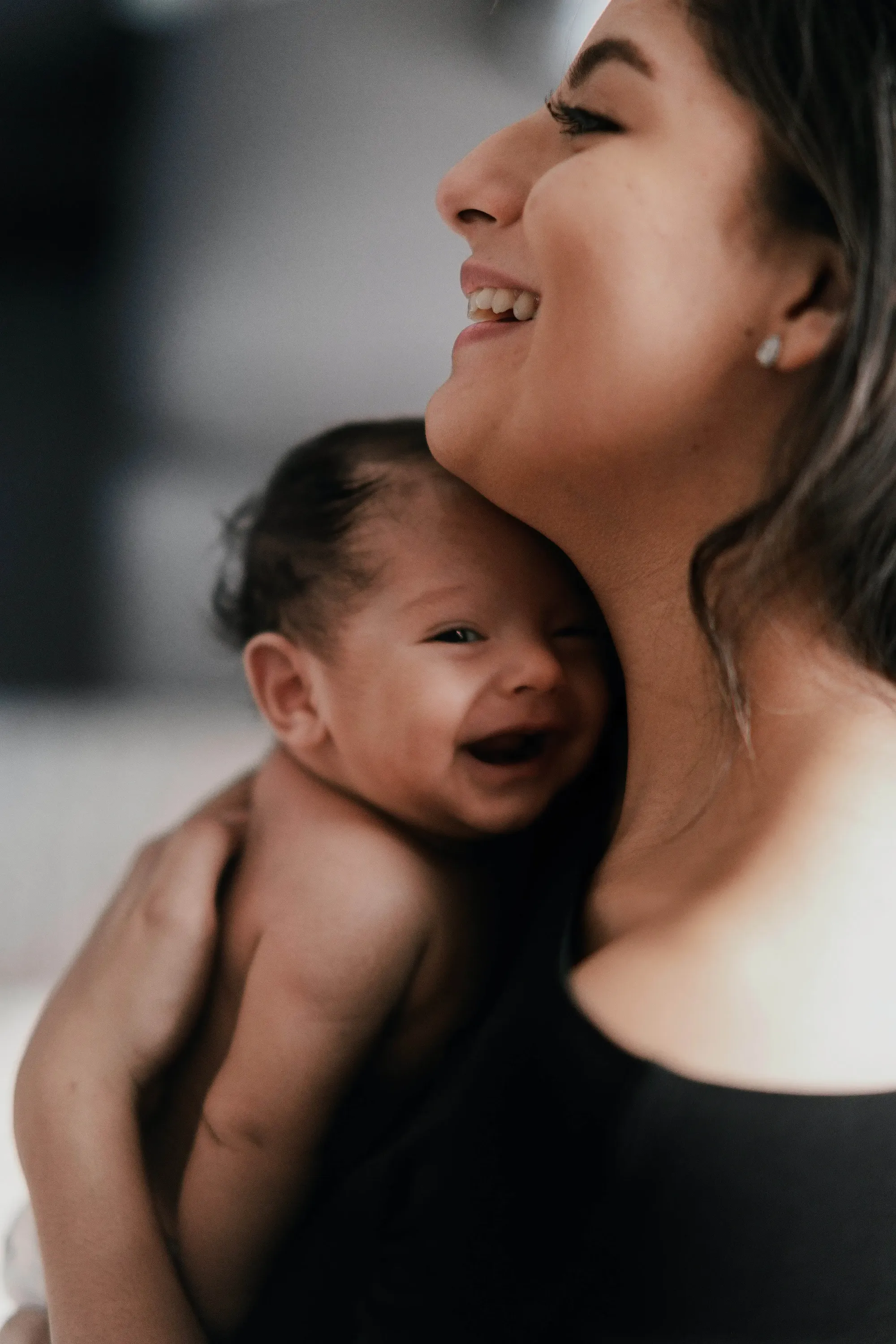 Air Happiness, happy mother and baby