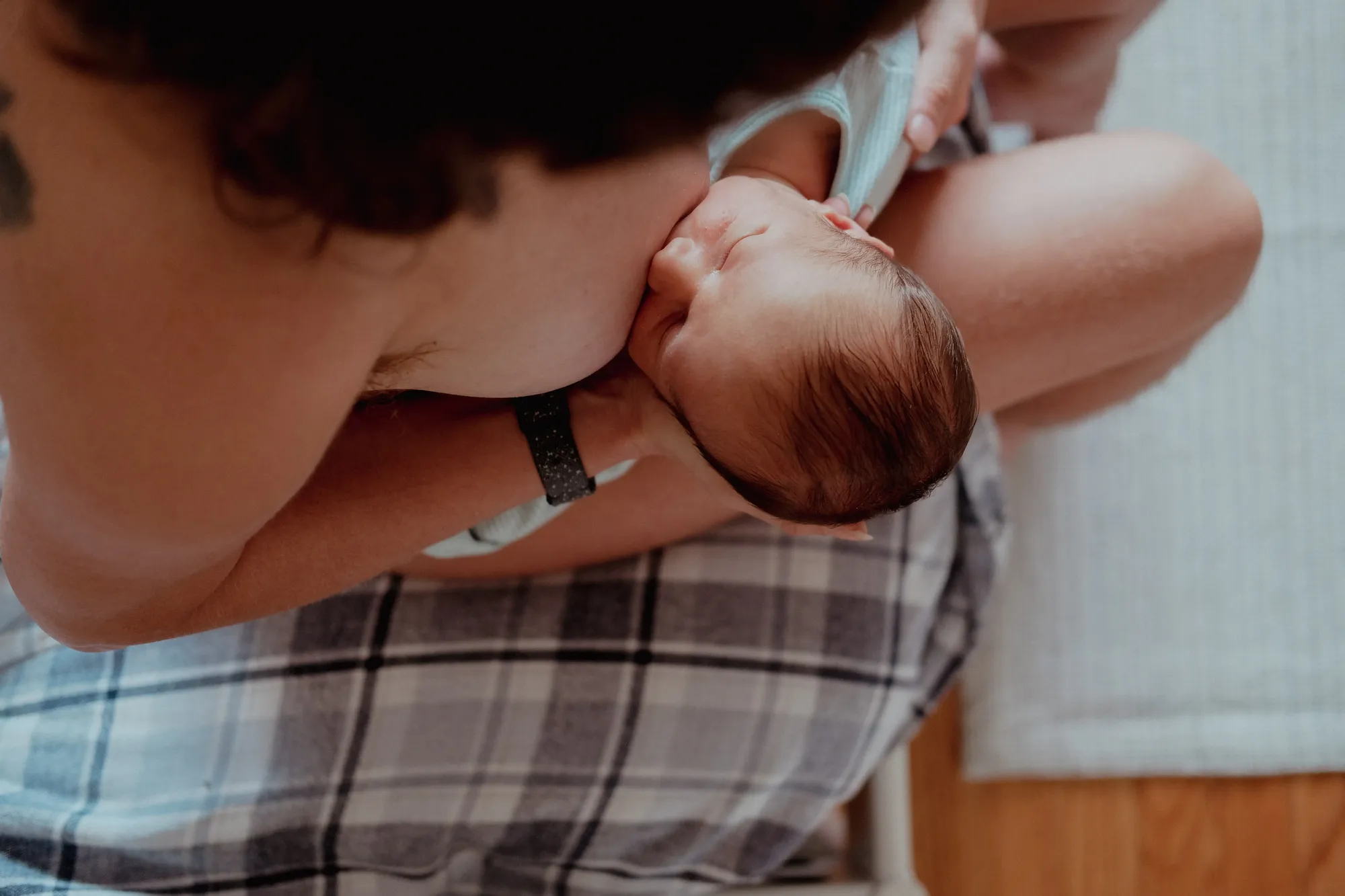 breastfeeding, upright breastfeeding