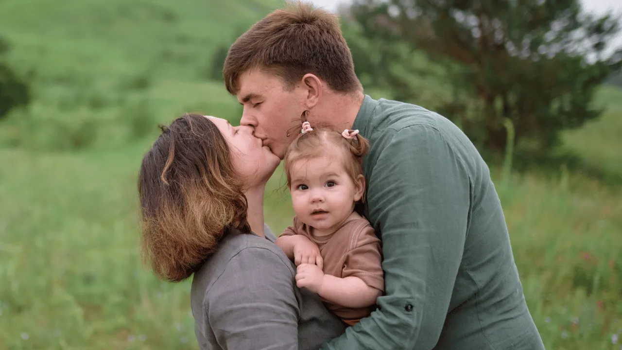 dad kisses mom