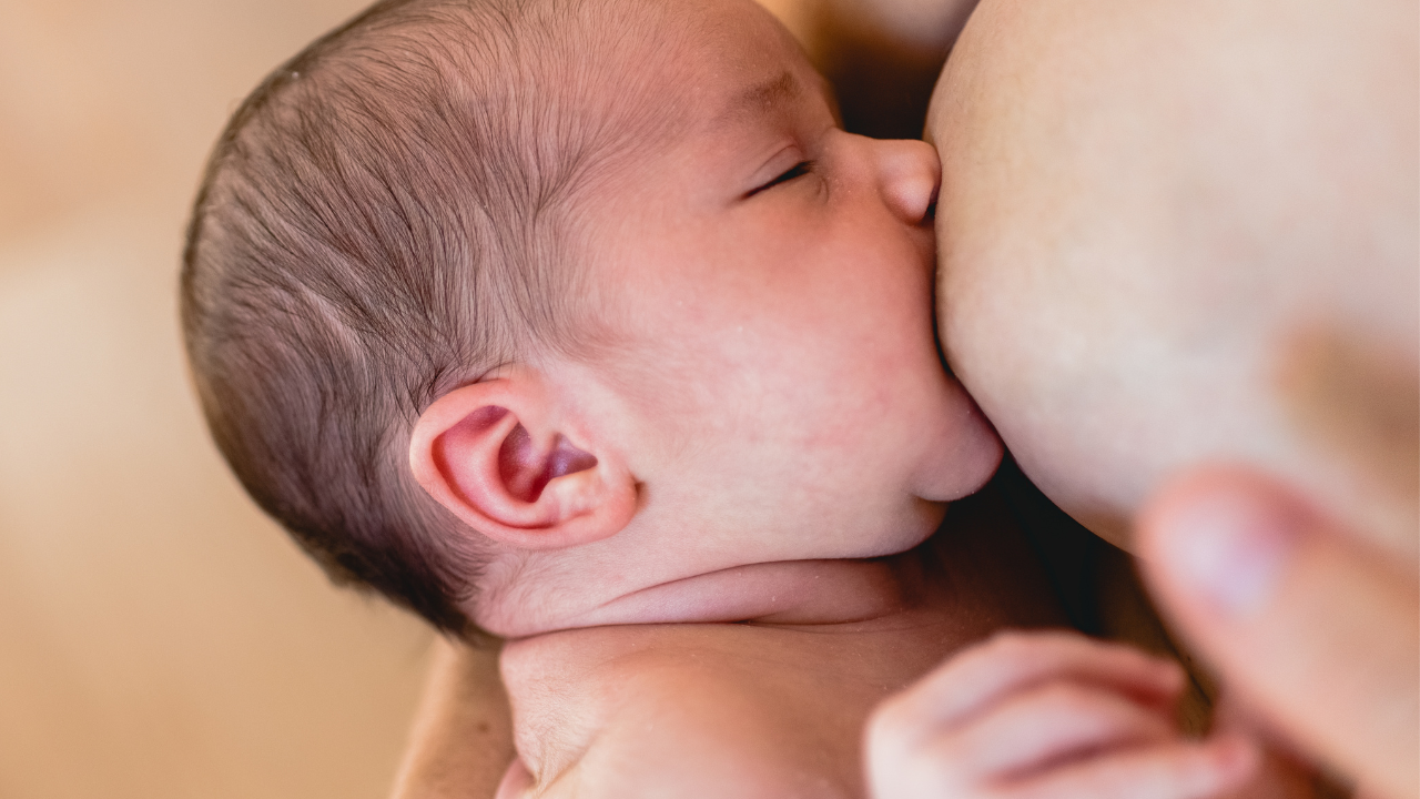 breastfed baby, straddle hold