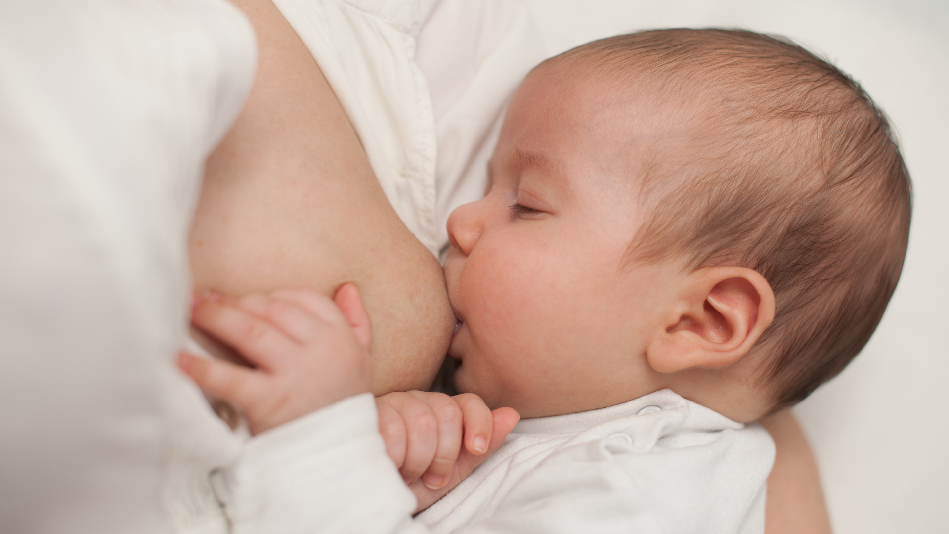 breastfeeding with small breasts, small boobs breastfeeding